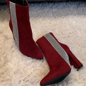 Ankle maroon heel with rhinestones